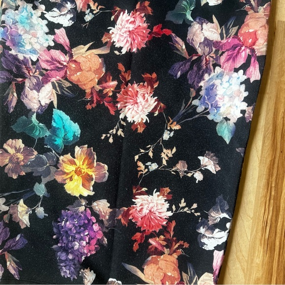 Zara Pull On Floral Pencil Skirt - Picture 2 of 4